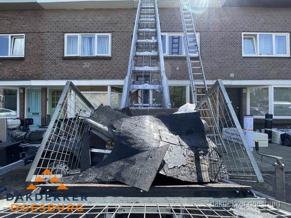 Kosten dakreparatie: dakschade aan flatgebouw in Doesburg