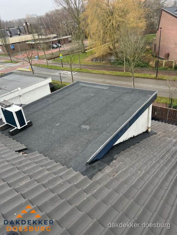 Plat dak met bitumen isolatie en dakbedekking in Doesburg Plat dak met bitumen isolatie en dakbedekking in Doesburg