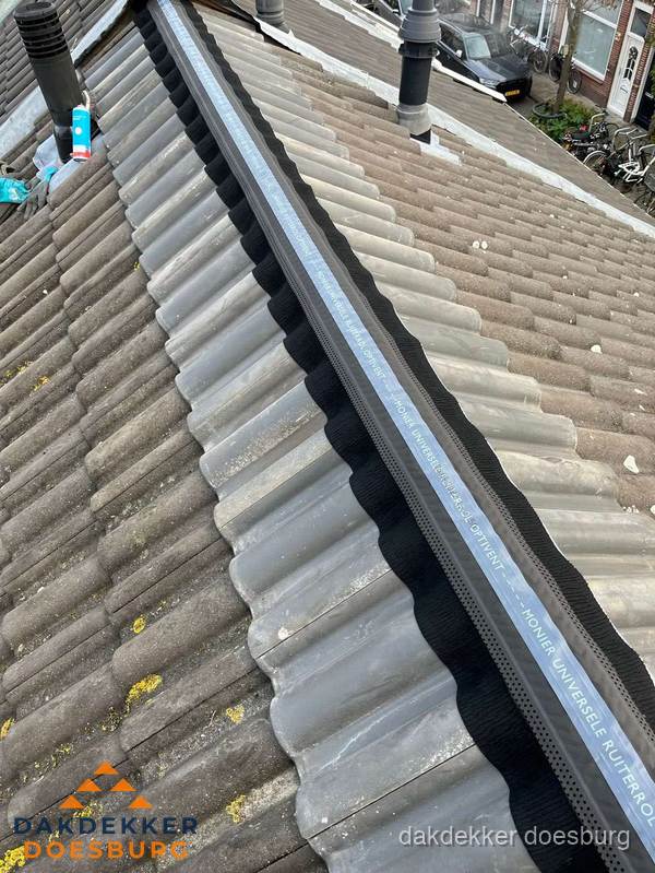 Nokvorst met Monier ventilatie op schuin pannendak in Doesburg